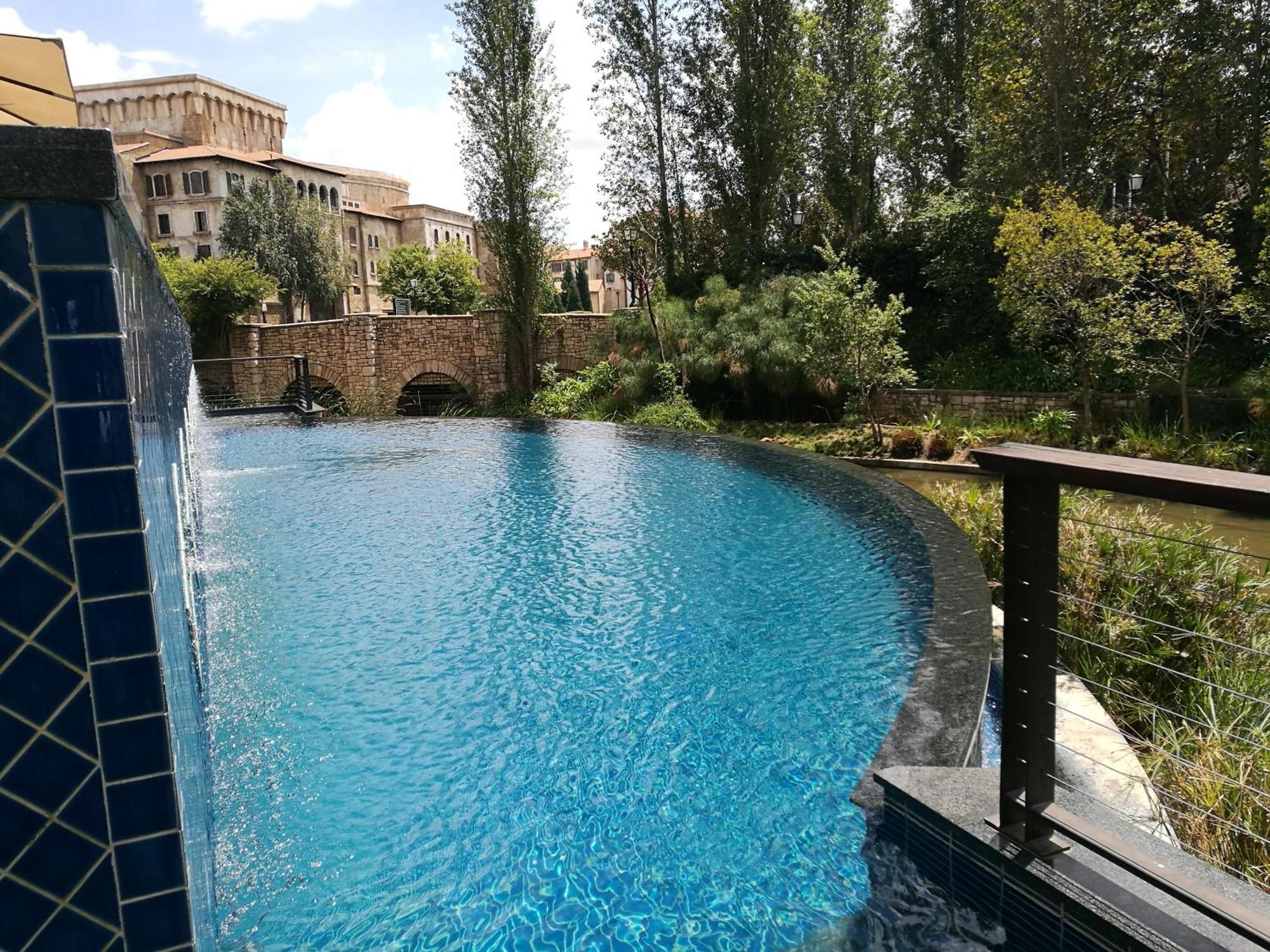 Pivot Hotel Montecasino Joanesburgo Exterior foto